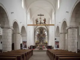 Románská bazilika Navštívení Panny Marie.