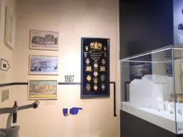 Expozice historických exponátů spjatých s Becherovkou.