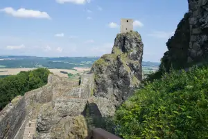 Hrad Trosky - skalní hrad na třetihorní sopce.