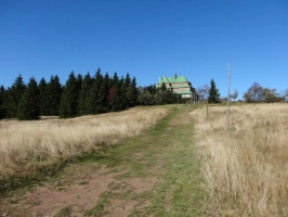 ideální výchozí místo pro výstup na Velkou Deštnou je Masarykova chata na Šerlichu
