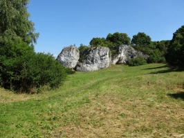 v sousedství Rudického propadání se nachází známý skalní útvar Kolíbky