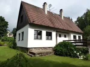 chata Lipno nad Vltavou nabízí pronájem pro max. 8 osob