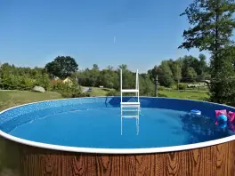 nadzemní bazén (průměr 3,6 m)