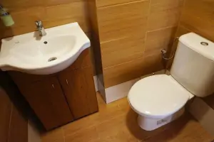 samostatné WC ve stodole