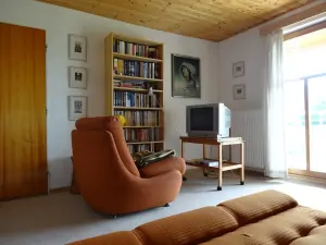 ložnice s rozkládacím gaučem (1,5 lůžka) pro 1 až 2 osoby, křeslem a TV