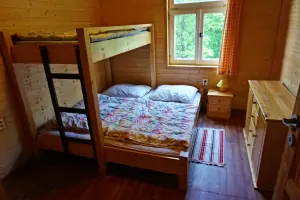ložnice s patrovou postelí pro 3 osoby