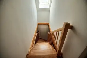 schody vedoucí do podkroví