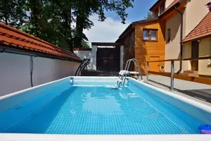 nadzemní bazén (4 x 2 x 0,9 m)