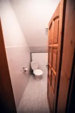 podkroví - samostatné WC
