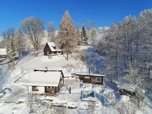 zimní letecký pohled na chatu Olešnice v Orlických horách