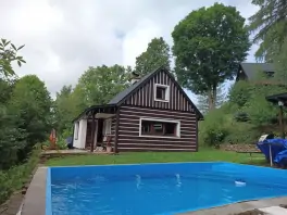 zapuštěný bazén (3 x 4 m x 1,25 m)