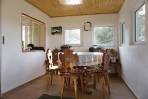 veranda s jídelním koutem