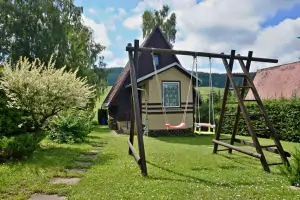 chata Pastviny leží v chatové osadě v malebné oblasti Orlických hor