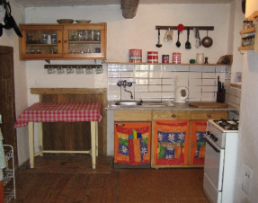 Kuchyně je vybavena pro vaření a stolování 10 osob