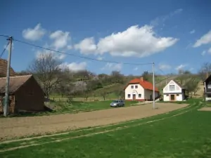 chata Mutěnice leží v osadě vinných sklípků obklopena vinicemi