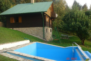 U chaty je k dispozici bazén (5 x 4 x 1,2 m)