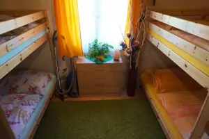 ložnice se 2 patrovými postelemi v přízemí