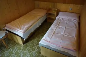 ložnice se dvěmi lůžky