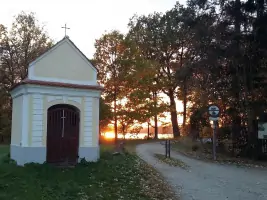 Kaple svatého Jana Nepomuckého poblíž Opatovického rybníka.