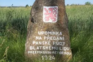 Pomník pozemkové reformy z let 1922 – 1925.