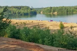 Pískovna Cep - největší umělé jezero v této oblasti.