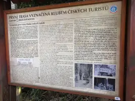 Rozcestí Kolna - 9. července 1889 vyznačil Klub českých turistů svojí první značenou cestu. 