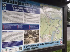 Naučná stezka Svatojánské proudy vede údolím řeky Vltavy.