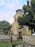 Kostel sv. Petra a Pavla, jehož autorem je Jan Santini.