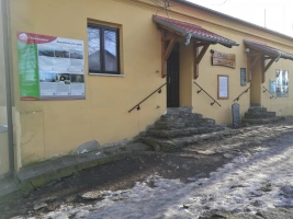 Na chatě na vrcholu Milešovka je k dispozici základní občerstvení.