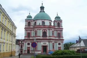 Dominantou města je barokní kostel sv. Vavřince a sv. Zdislavy.