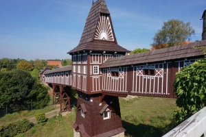 Nové Město nad Metují - dřevěný most v zámecké zahradě
