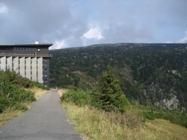 dnešní Labská bouda byla postavena v roce 1975