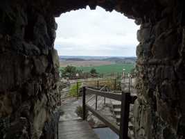 výhled z hradeb hradu Valečov