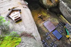Skalní kaple v broumovských skalách.