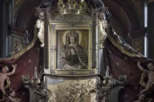 Zázraky opředený obraz Klatovská madona můžete obdivovat v kostele Narození Panny Marie.