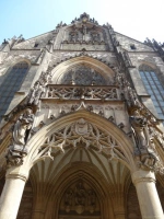 gotický portál katedrály Petrov