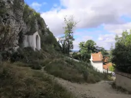 Po roce 1630 byla vybudována křížová cesta se sedmi pašijovými zastaveními.