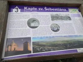 Informační tabule vás seznámí s historií kaple i poutní tradicí.