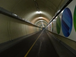 tunel vedoucí do turbínové kaverny