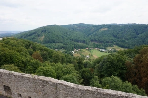 výhled z hradu Hukvaldy na Palkovické hůrky