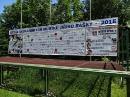 areál skokanských můstků dostal v roce 2012 jméno po olympijském vítězi Jiřím Raškovi