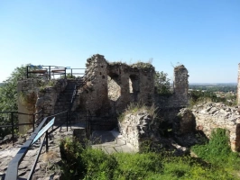 na hradbách hradu Košumberk