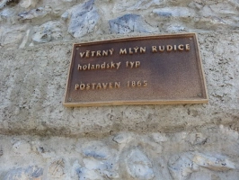 větrný mlýn byl postaven v roce 1865