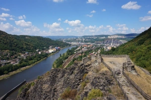 zřícenina hradu Střekov - vyhlídky na řeku Labe a Ústí nad Labem