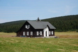 Muzeum Jizerských hor Jizerka se nachází v horské osadě Jizerka v budově bývalé školy