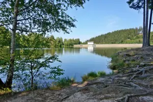přehradu Horní Bečva rádi využívají milovníci koupání, vodních sportů a rybaření