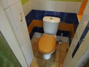samostatné WC v přízemí