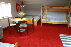 podkrovní ložnice s 2 dvojlůžky a patrovou postelí