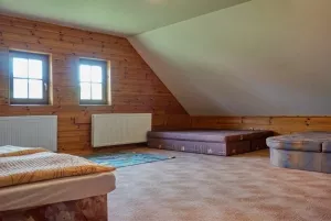 ložnice se 4 lůžky v podkroví