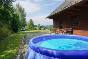 nafukovací kruhový bazén (průměr 3 m) a krásný výhled do okolí